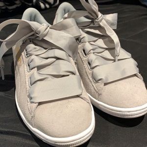 PUMA Vikky Ribbon Athletic Women's Shoe